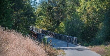 Building Photo - 1001 NE Briarcreek Way