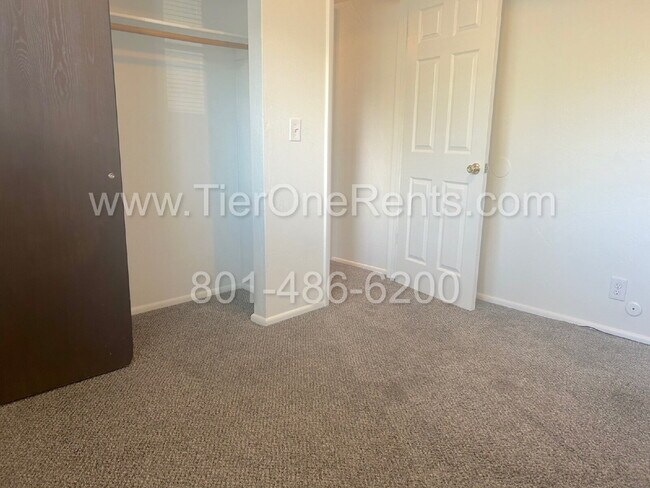 Building Photo - NO DEPOSIT option available for qualified renters!