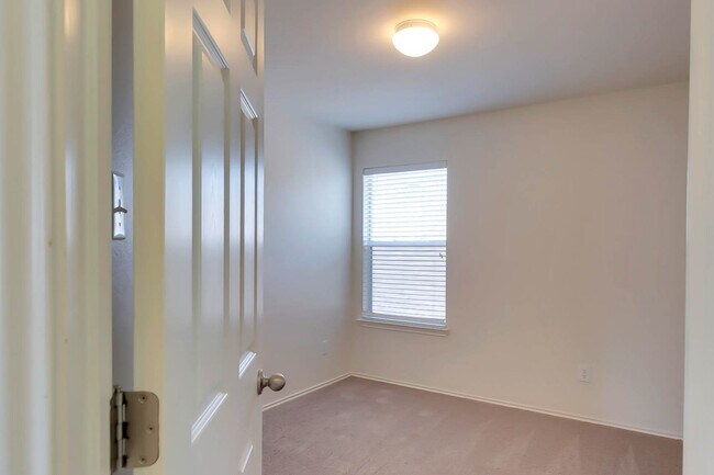 Building Photo - 10900 Gerald Allen Loop