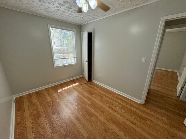Building Photo - Milledge Ave Ext 1693/1695