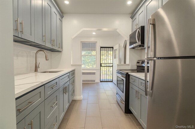 Building Photo - 1059 Burke Ave