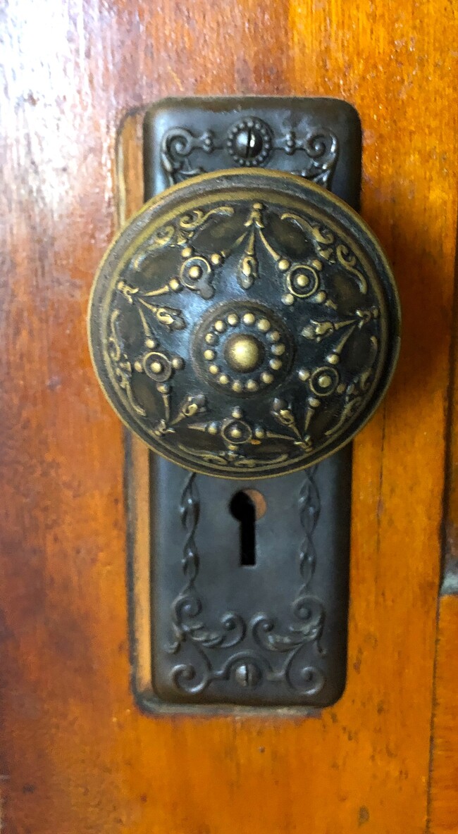 618 Doorknob for West Apartment - 618 S Farwell St