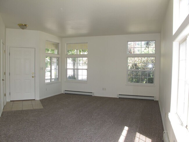 Building Photo - 2479 Wellington Ct