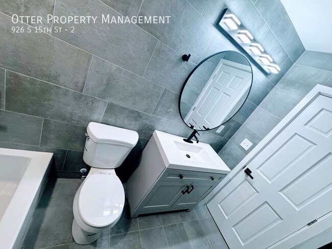 Building Photo - 926 S 15th St