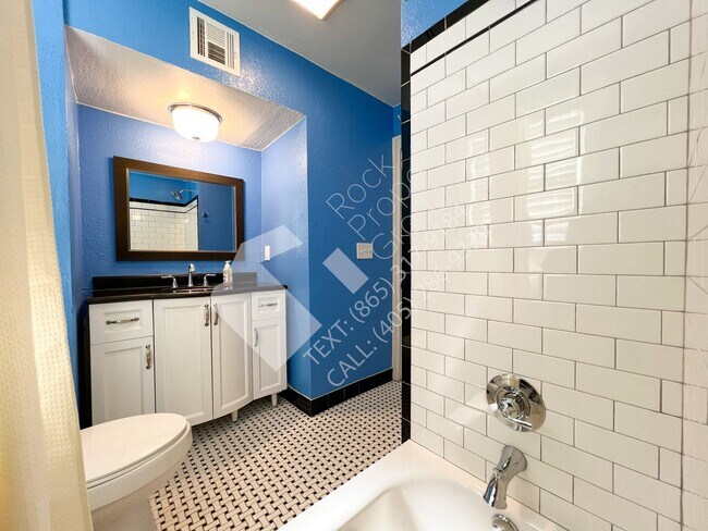 Building Photo - Must See 3 Bedroom/3 Bathroom Home near Edgemere Park