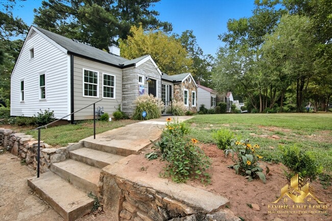 Primary Photo - 1439 Westridge Rd SW