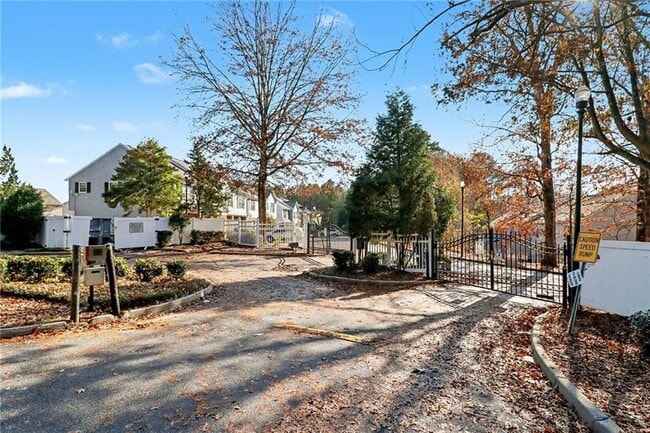 Building Photo - 2559 Walden Lake Dr