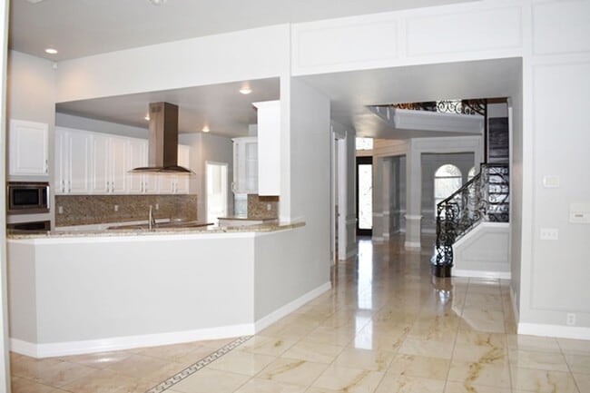 Building Photo - Prestigious 5-3.5-3 w POOL in Southlake!