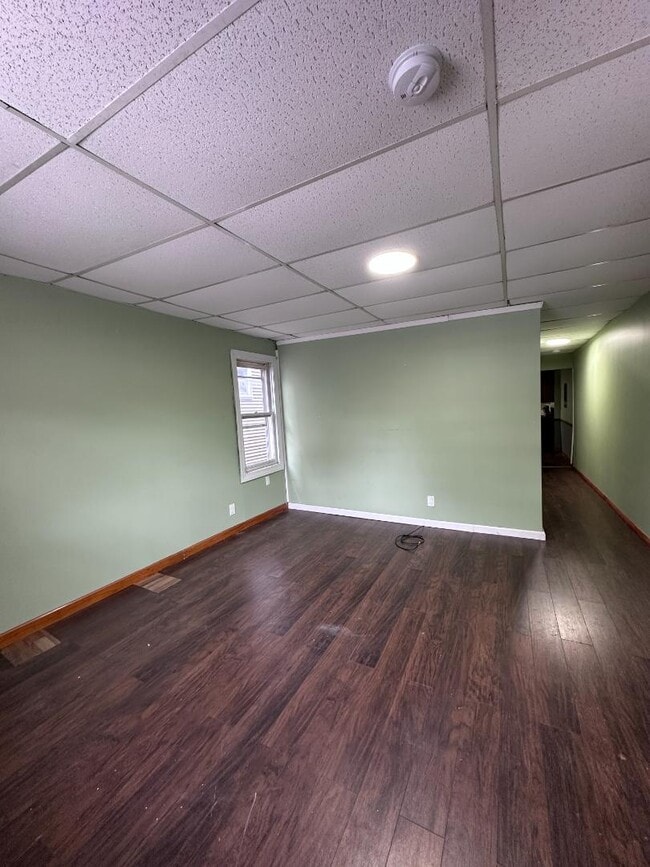 Building Photo - 606 W Main St