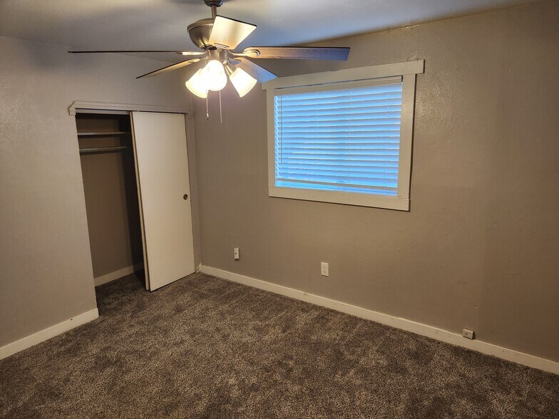 Building Photo - 6690 E 63rd Pl