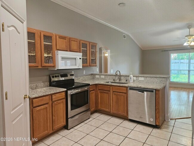 Building Photo - 2338 Cool Springs Dr N