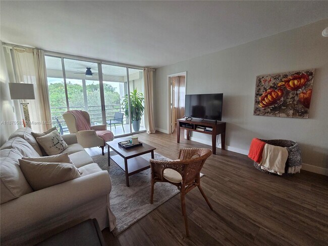 Building Photo - 9410 Poinciana Pl