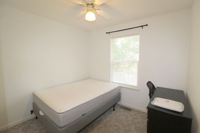 Building Photo - 520 Pheasant Run Cir