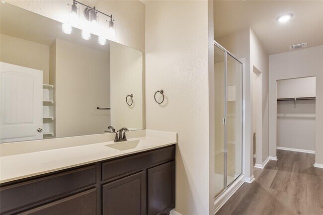 Building Photo - 604 Red Tails Dr