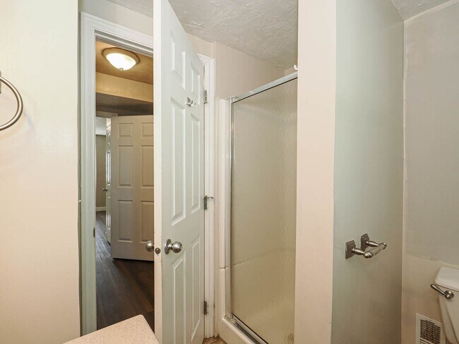 Building Photo - Beautiful House in West Jordan