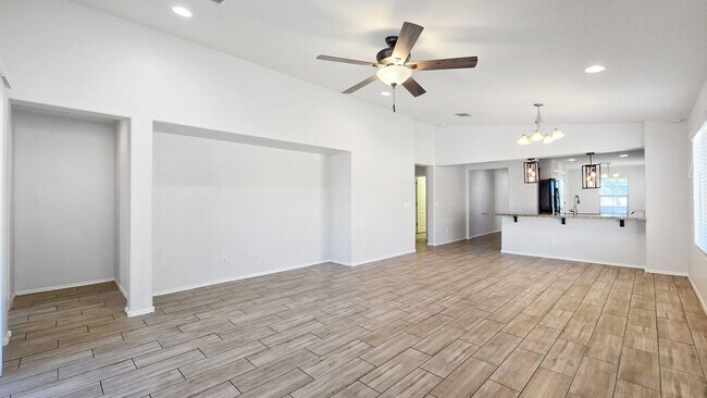 Building Photo - Popular Las Brisas community in Goodyear!