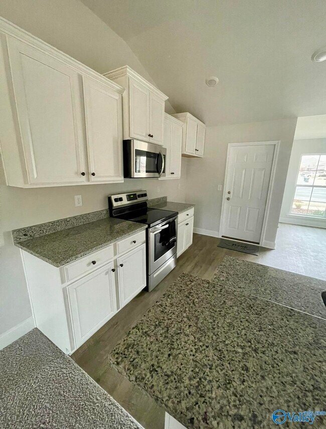 Building Photo - 272 Abercorn Dr