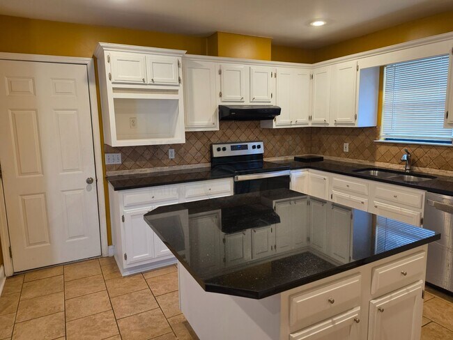 Building Photo - Great 3BR 2BA Find in Pleasant Tree Neighborhood!