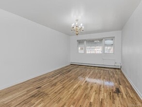 Building Photo - 724 E 223rd St