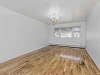 Building Photo - 724 E 223rd St