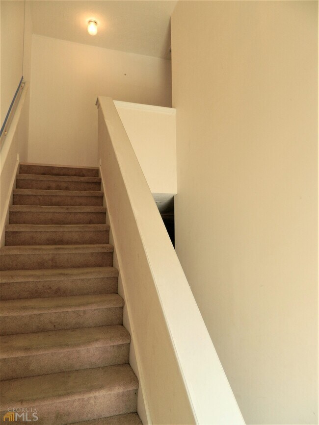 Building Photo - 20 Chantilly Pl