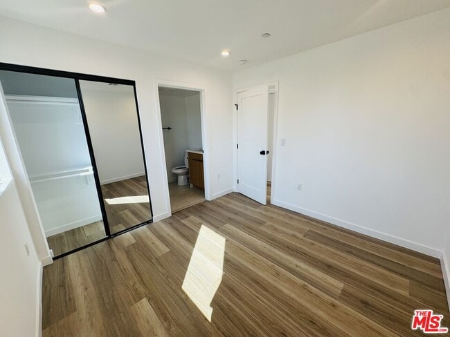 Building Photo - 231 E 85th St