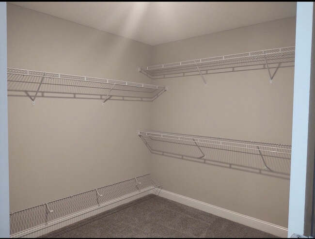 Building Photo - 460 Thorp Circle