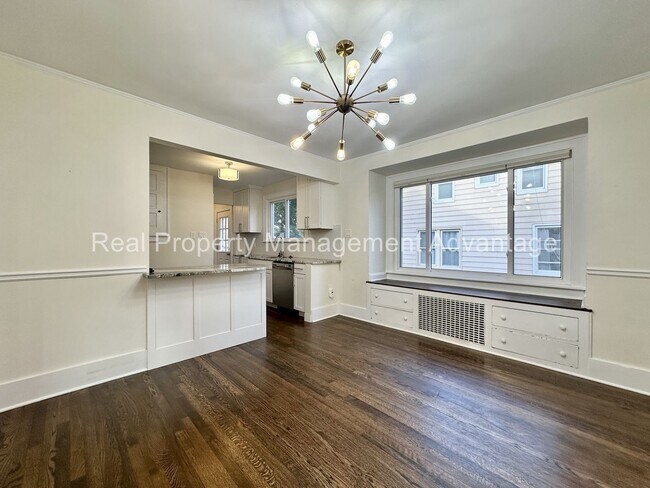Building Photo - 310 W Hazelhurst St