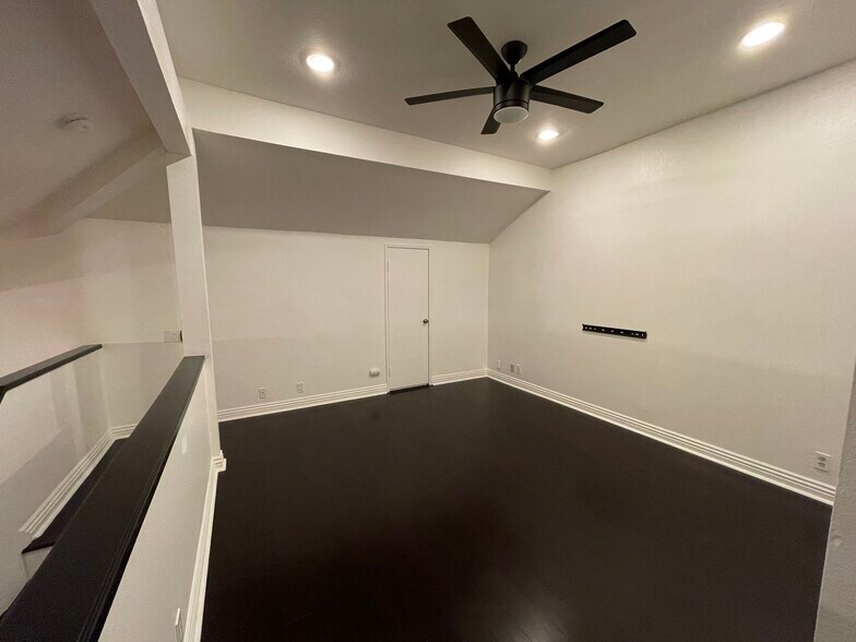 Building Photo - 305 Coral Reef Dr