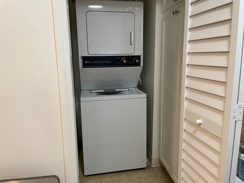 Laundry & Pantry (on both sides) - 1375 Kelton Ave