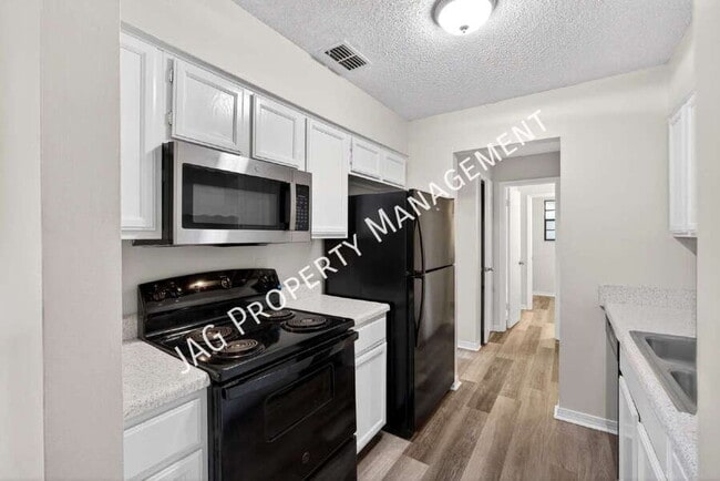 Building Photo - 482 Bentwood Ln