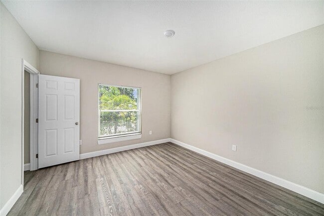 Building Photo - 11911 Pine Forest Dr