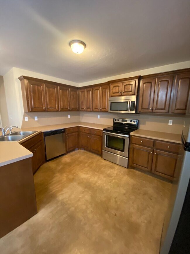 Building Photo - 2428 Ellis Dr