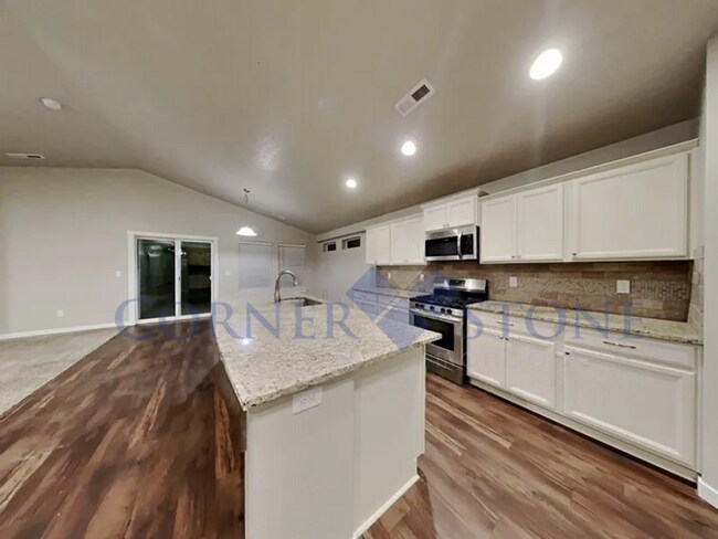 Building Photo - Stunning Home in Meridain!