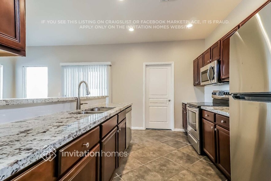 Building Photo - 43042 N Outer Banks Dr