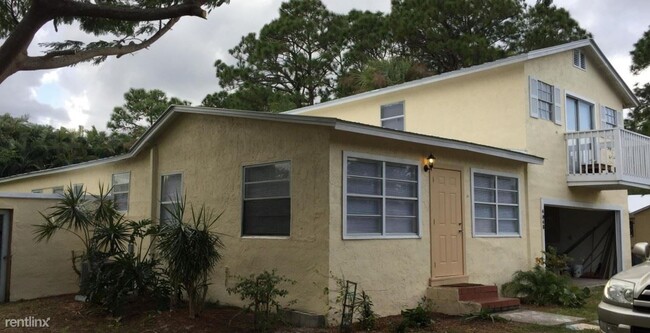 Building Photo - 4948 SE Isabelita Ave
