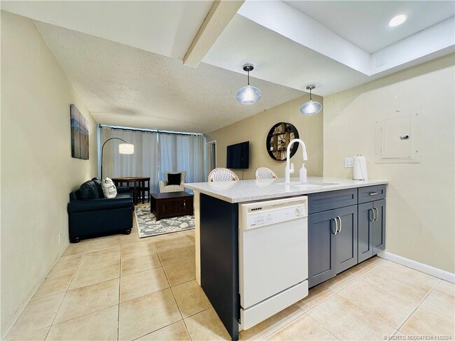 Primary Photo - 9800 S Ocean Dr