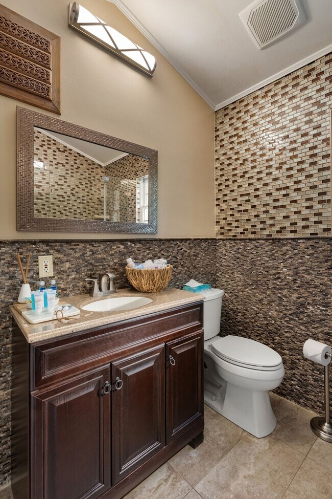 Building Photo - 338 Clove Rd