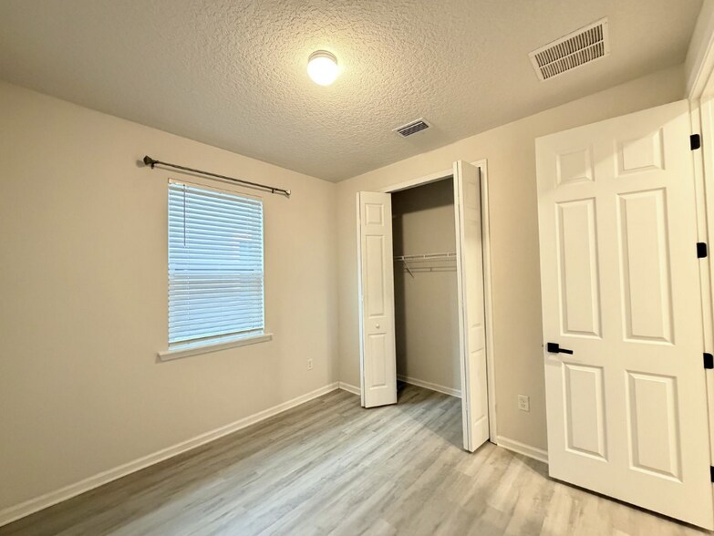 Building Photo - 162 Cedar Elm Way