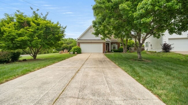 Building Photo - 3BR 2.5BA Cul-de-sac House with Loft in To...