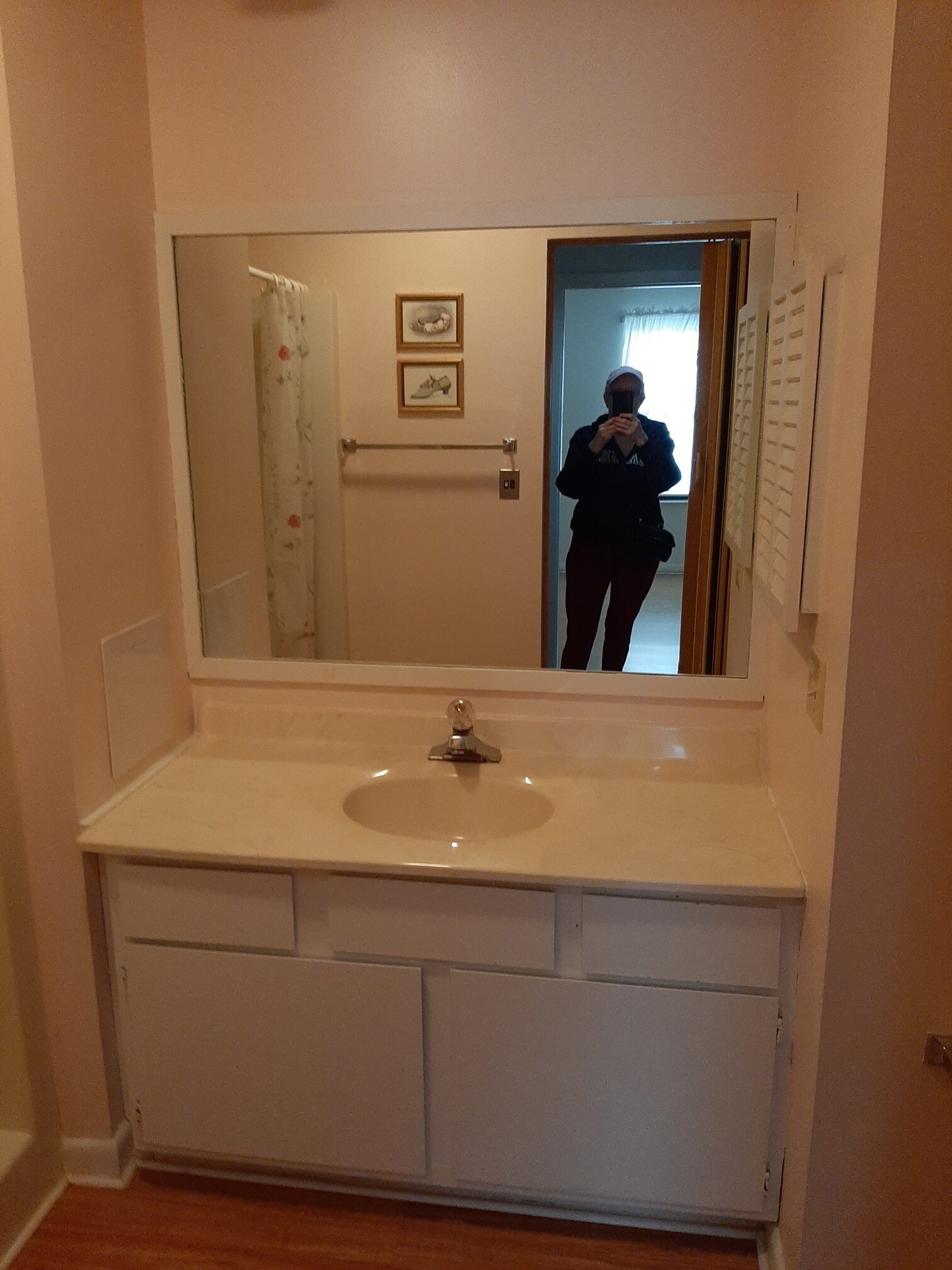 Building Photo - 582 Moull St