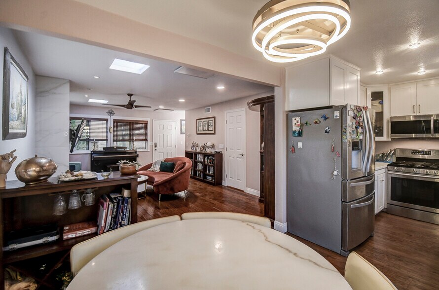 Building Photo - 11 Seamist Ct