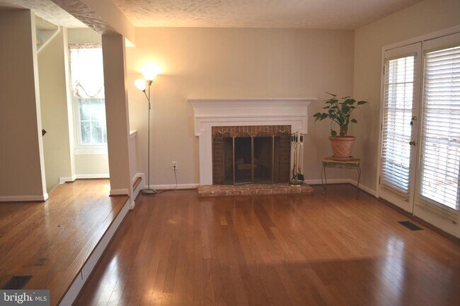 Building Photo - 1549 Autumn Ridge Cir