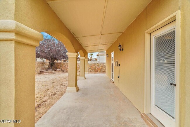 Building Photo - 14117 Rainbow Point Dr