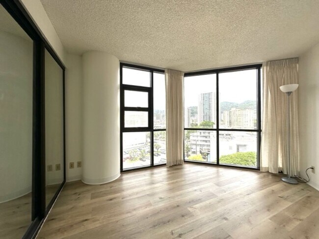 Building Photo - 1 Bedroom, 1 Bathroom, 1 Open Parking (Hal...