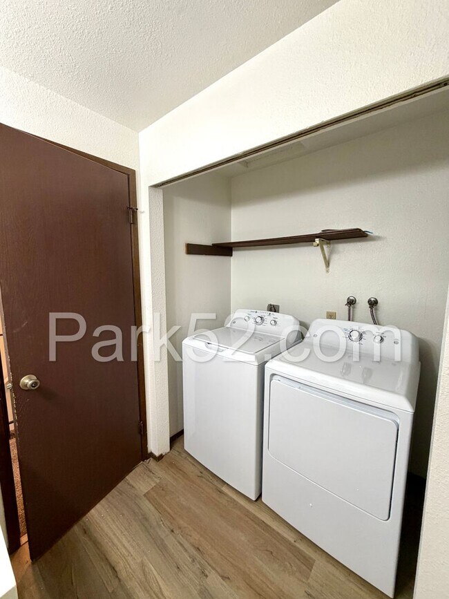 Building Photo - 9421 43rd St Ct W