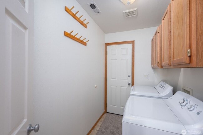 Building Photo - Beautiful 2 Bedroom home with detached shop!