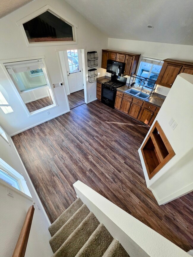 Building Photo - 780 NW Alder St