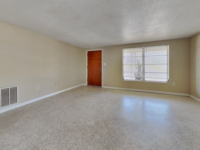 Building Photo - 10632 Laburnum Dr