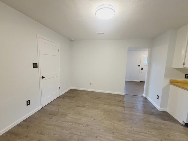 Building Photo - 2136 Little River Ln